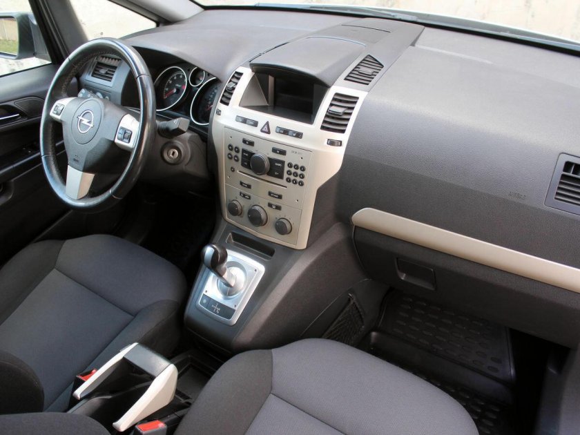 Опель Зафира 2008 салон