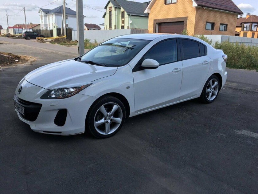Мазда 3 2011 года