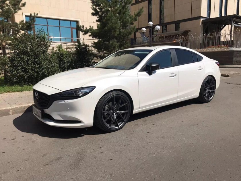 Мазда 6 белая антихром