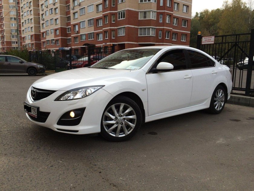 Мазда 6 GH белая с черной крышей