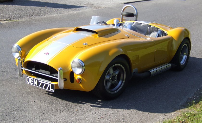 Шелби Кобра желтая