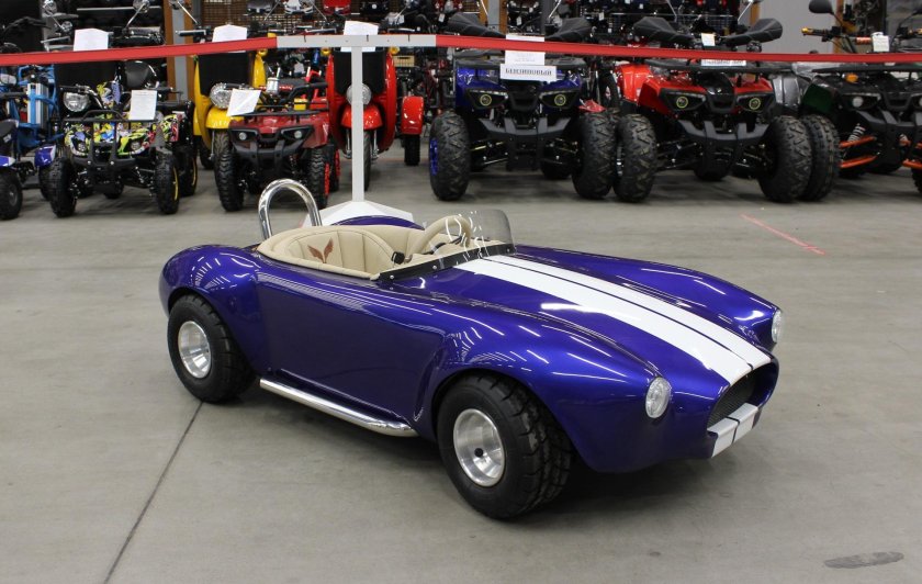 Детский электромобиль d. Throne s Classic Family car