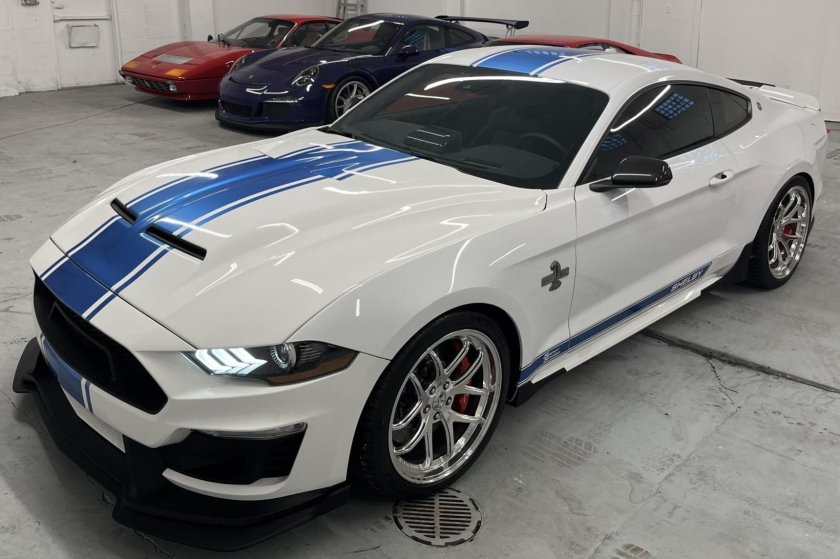 Ford mustang shelby gt 350 r