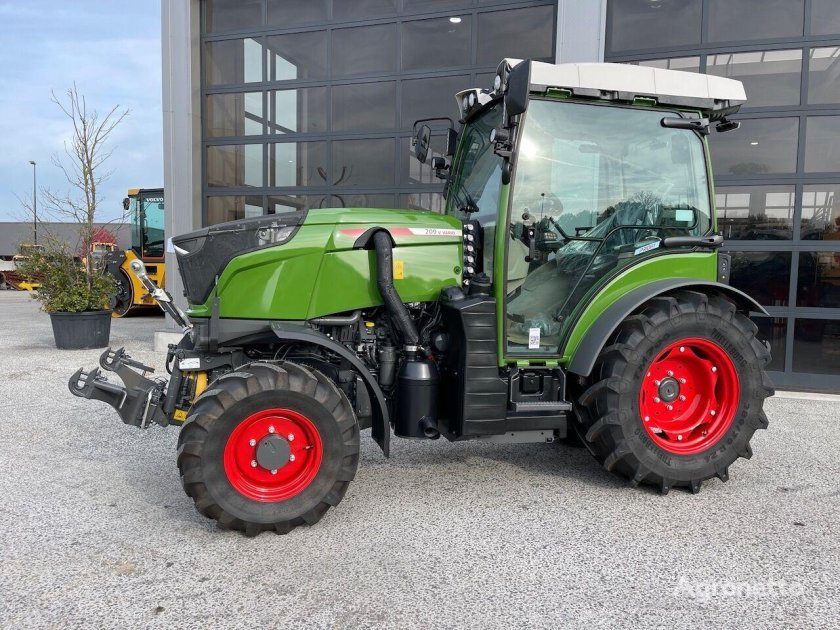 Трактор fendt