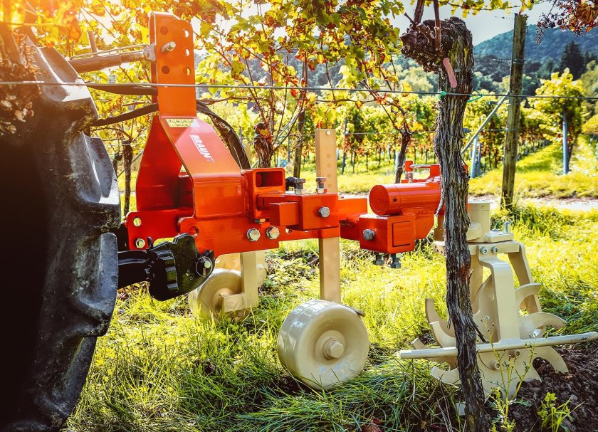 Машина почвообрабатывающая для виноградников МПВ-3