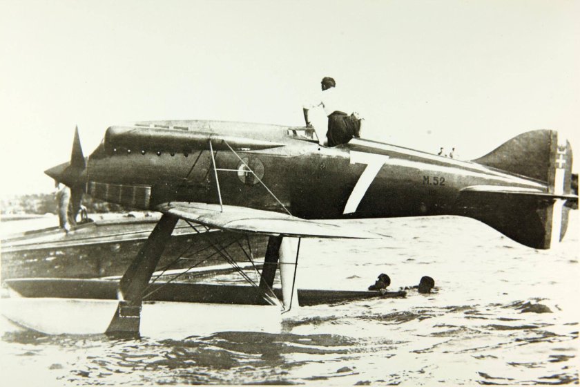 Macchi m.52