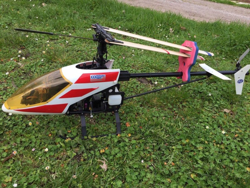 Радиоуправляемый вертолет
