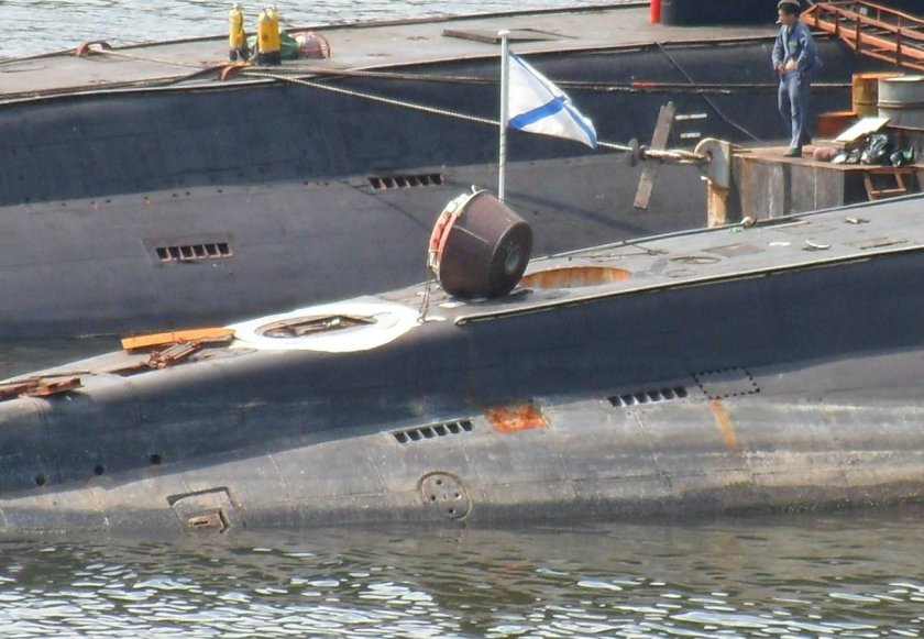 Аварийно спасательный буй на подводной лодке