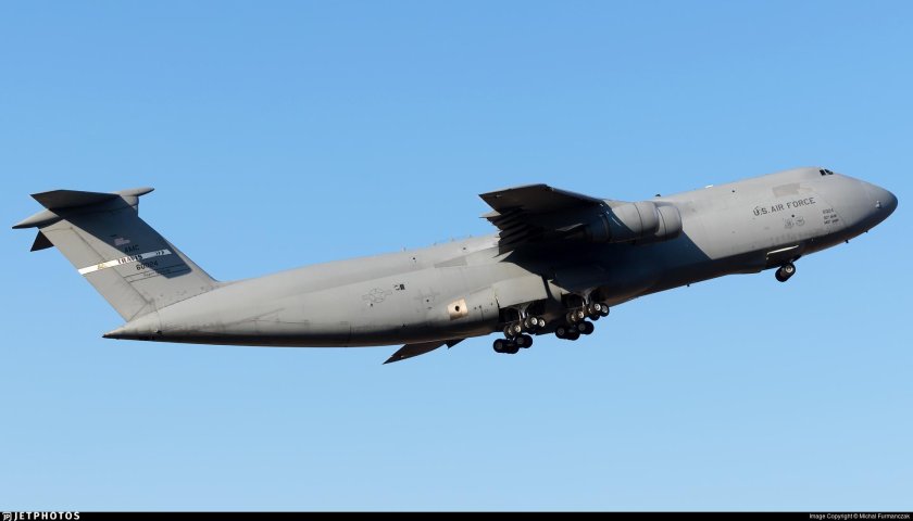 Lockheed c 5 m super galaxy
