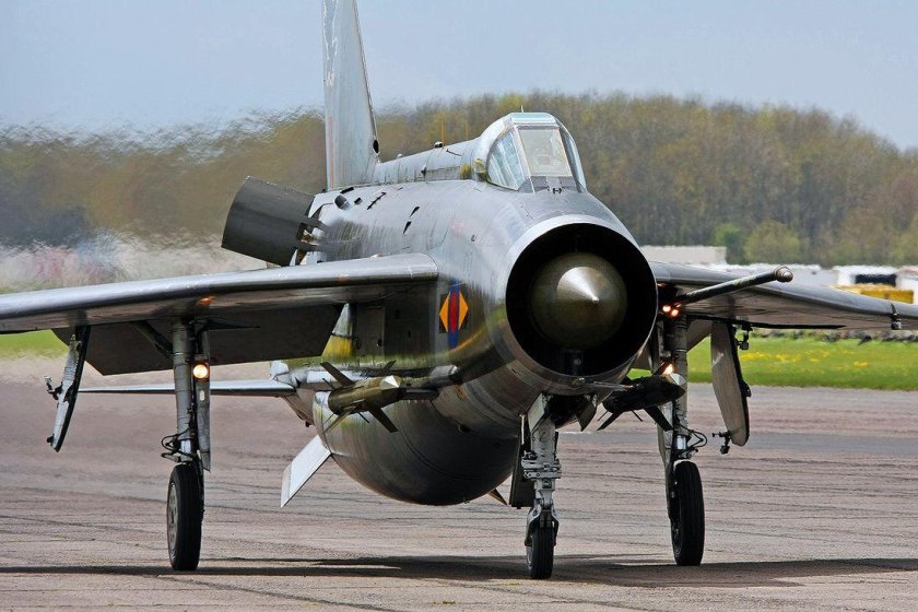 Лайтнинг самолет реактивный