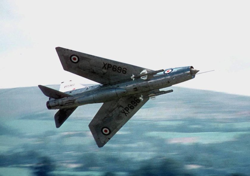 Английский истребитель Лайтнинг