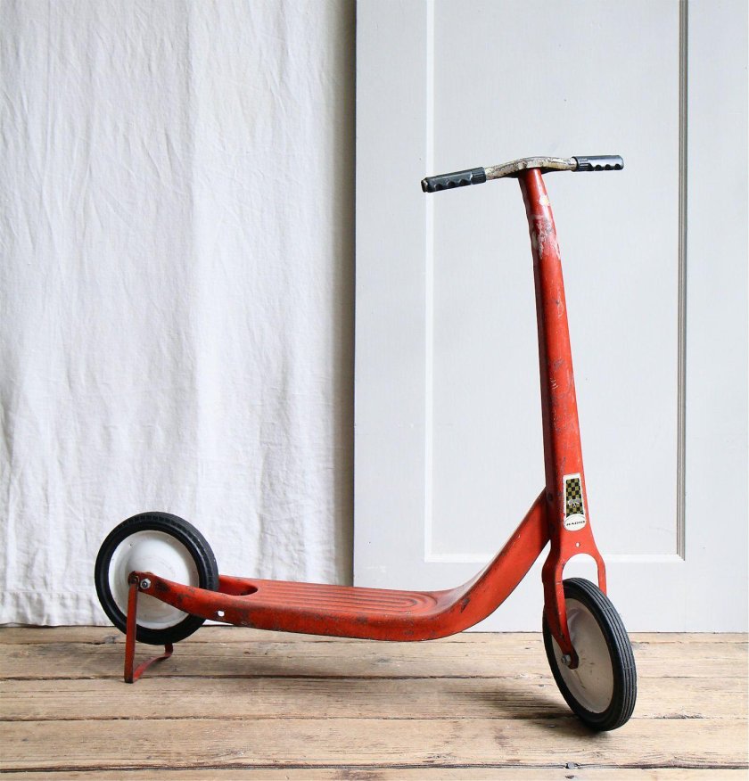 Старинный самокат