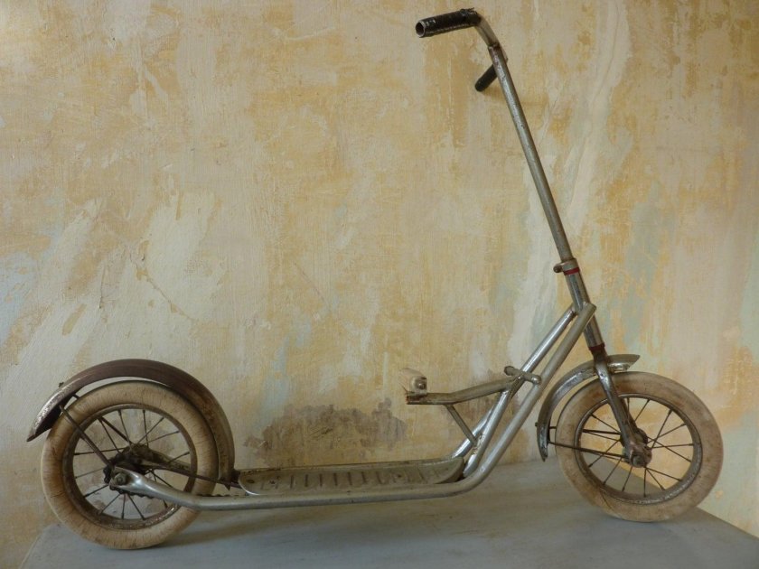 Винтажный самокат