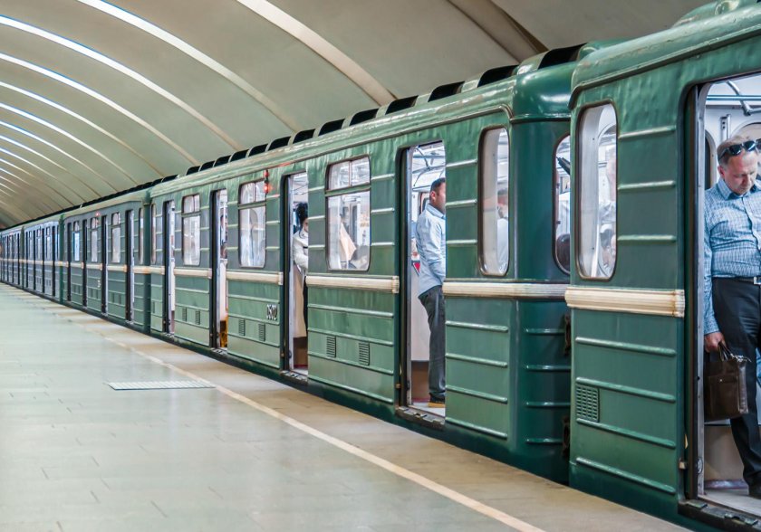 Метро вагон