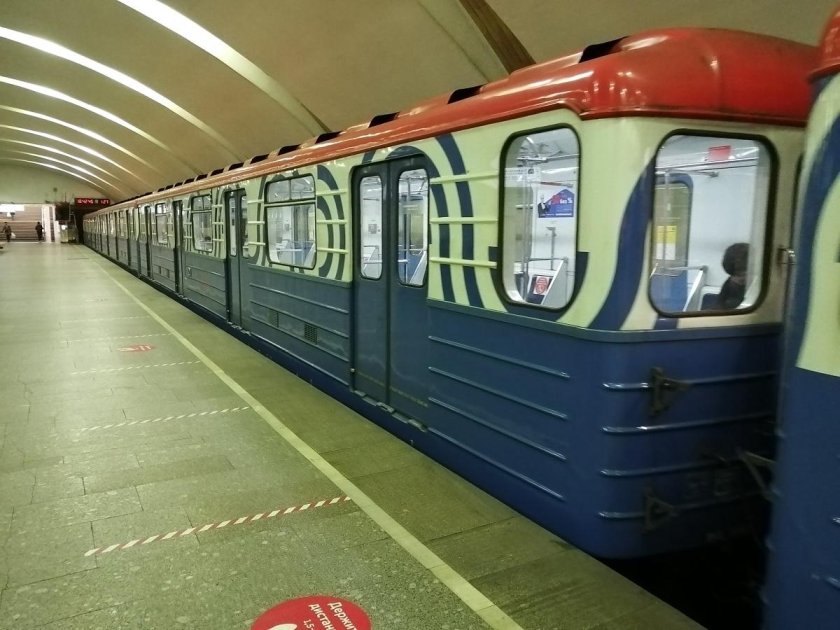 Метро вагон