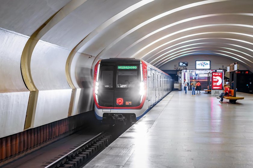 Поезд метро москва 2020