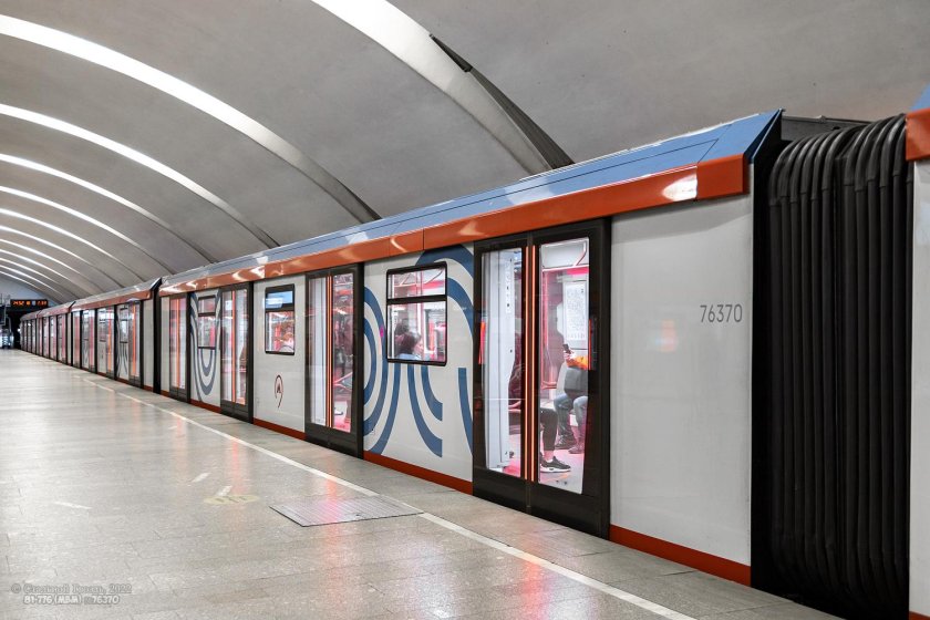 Поезд метро Москва 2020