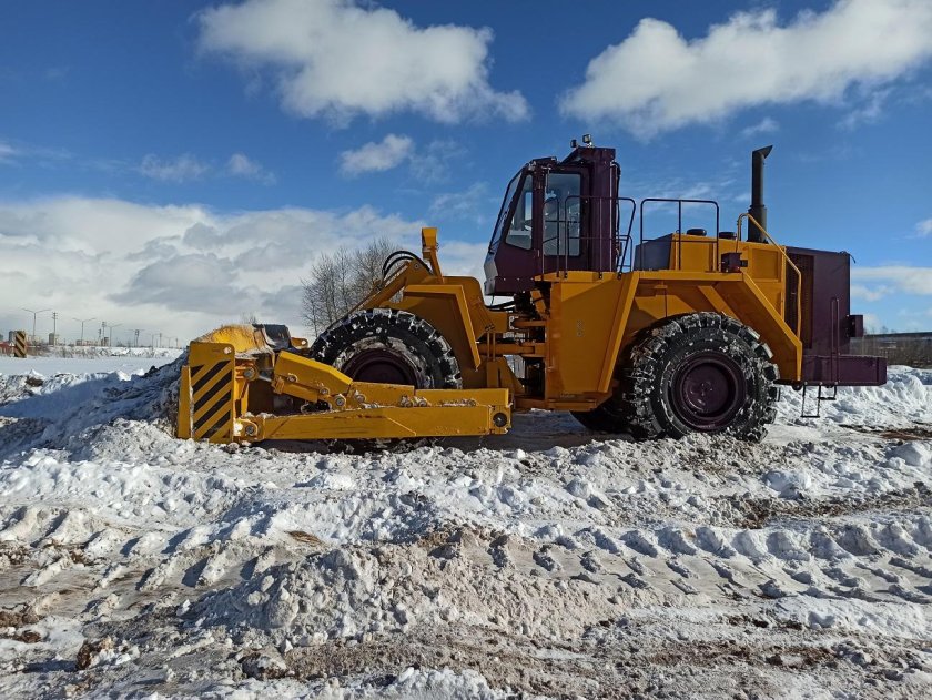 Колесный бульдозер ЧЕТРА