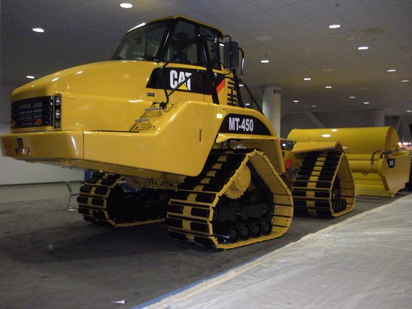 Американский трактор Катерпиллер