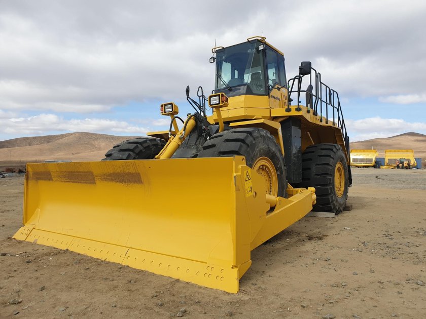 Бульдозер komatsu