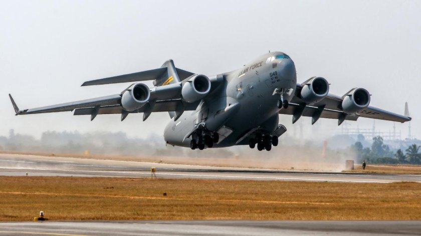 Самолет c-17 Globemaster III