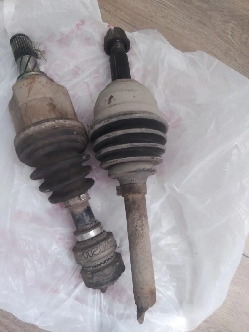 Привод левый Ниссан ноут 1.6 АКПП