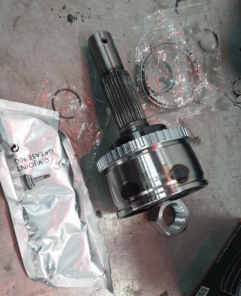 Шрус левый наружный Ниссан р12