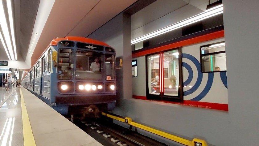 Поезд метро