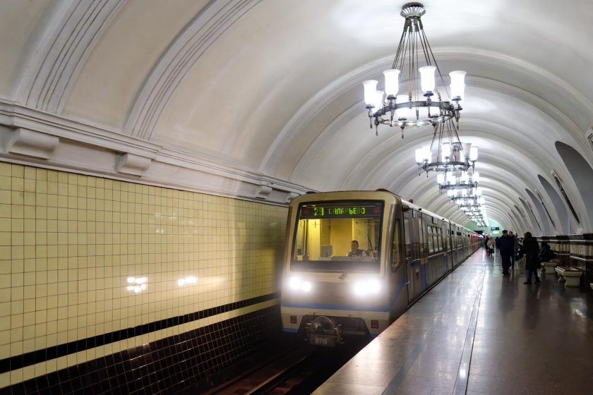 Метро поезд русич