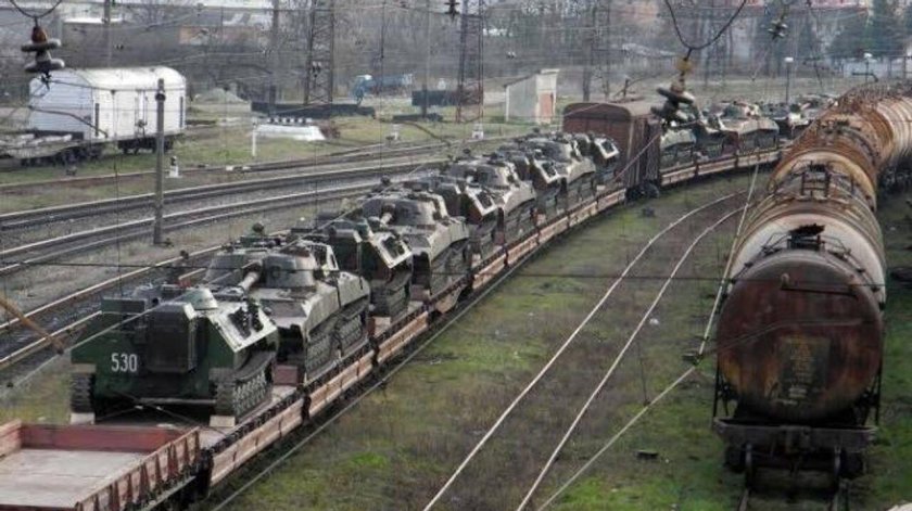 Эшелон военной техники