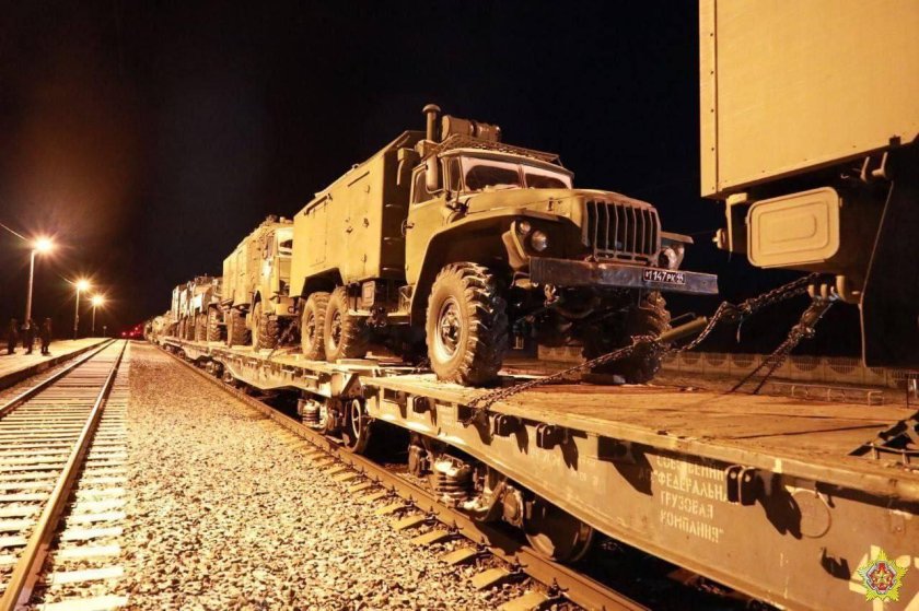 Эшелон с военной техникой