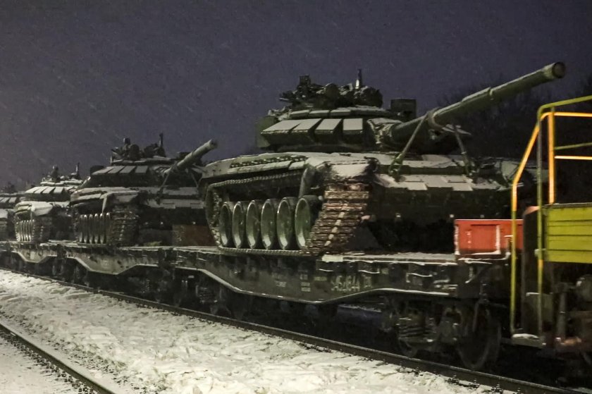 Эшелон с военной техникой