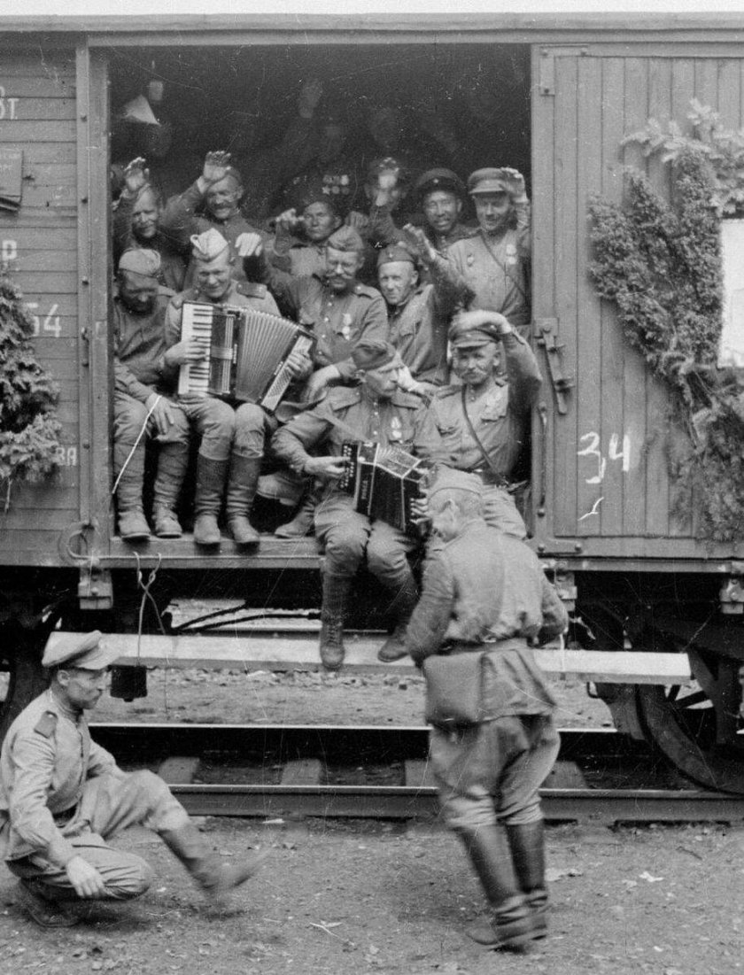 Эшелон теплушки люди 1941 война