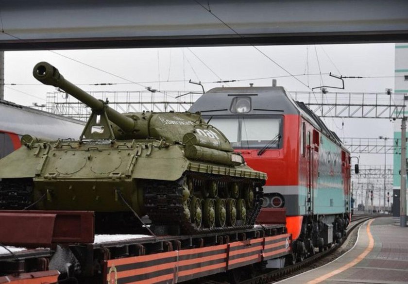 Военный поезд