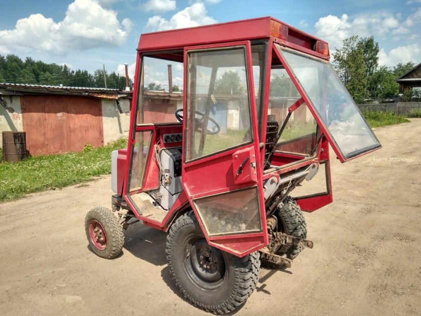 Трактор КМЗ 12
