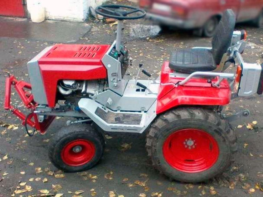 Трактор КМЗ-012