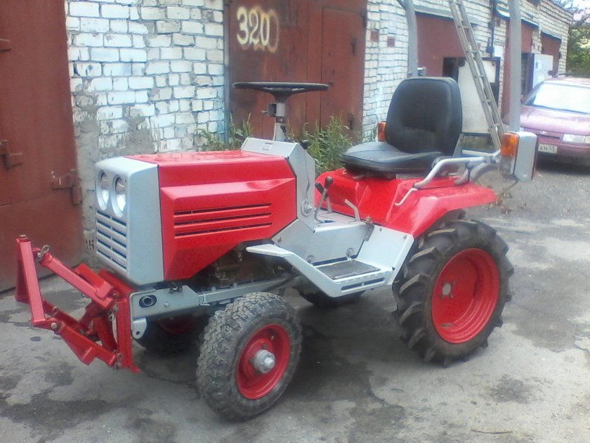 Трактор КМЗ 12