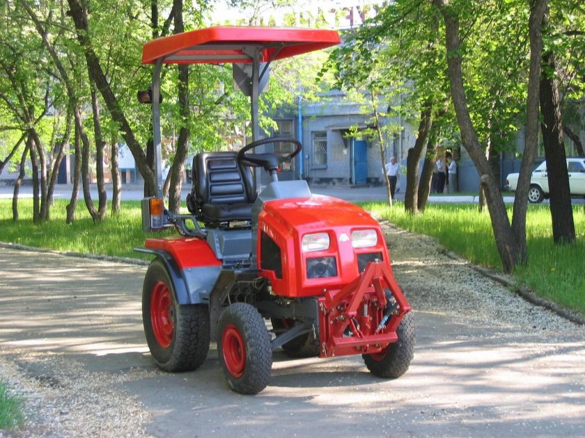 КМЗ-12 минитрактор