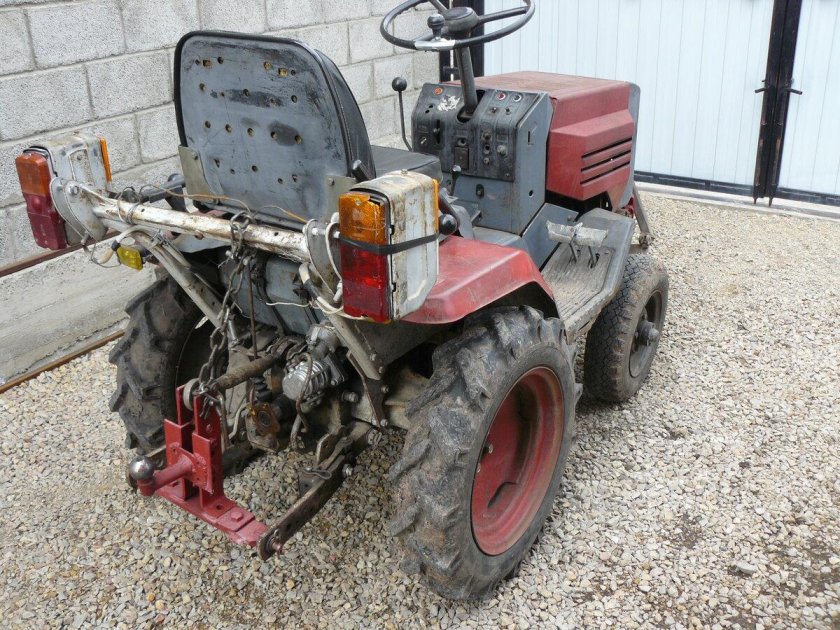 Трактор КМЗ-012