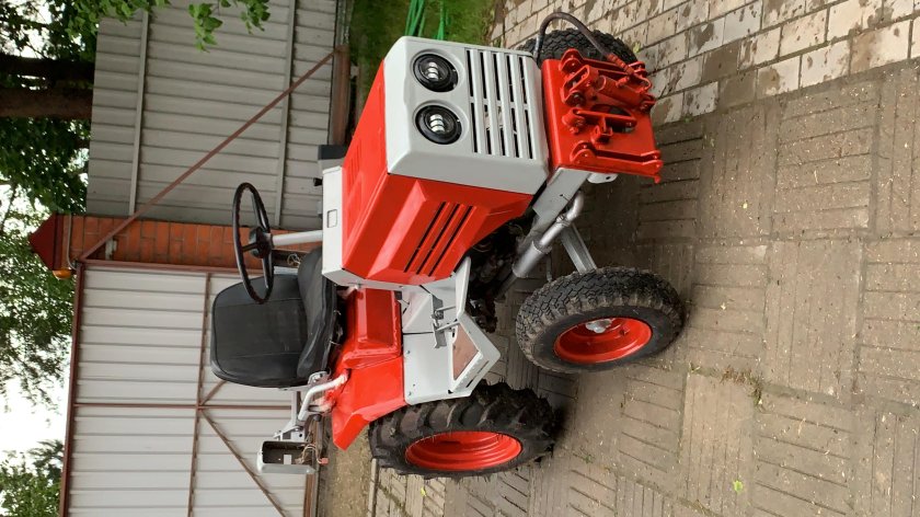 Трактор КМЗ-012