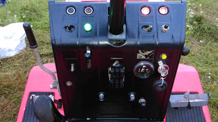 КМЗ 012 приборная панель тумблера