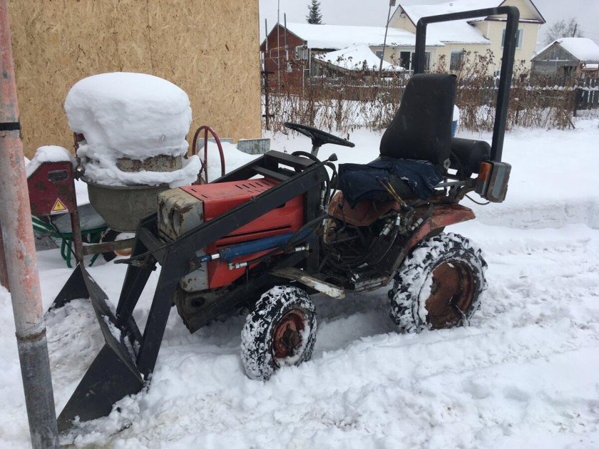 Трактор КМЗ-012