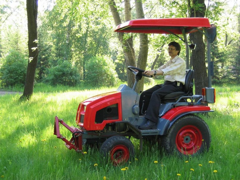 Минитрактор КМЗ-012