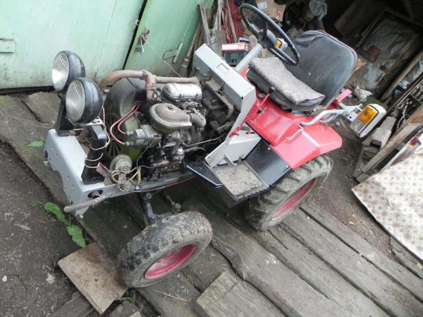 Трактор КМЗ-012