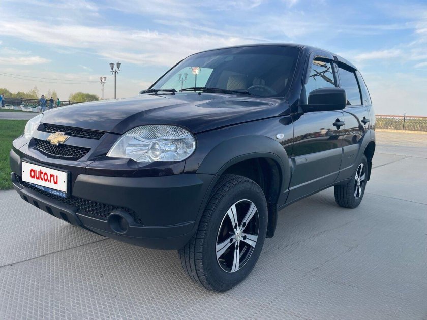 Шевроле нива 2013 черный