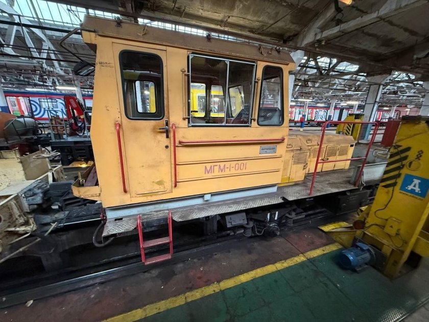 Мотовоз московского метрополитена