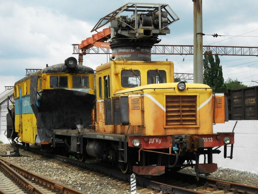 Дрезина ДГКУ