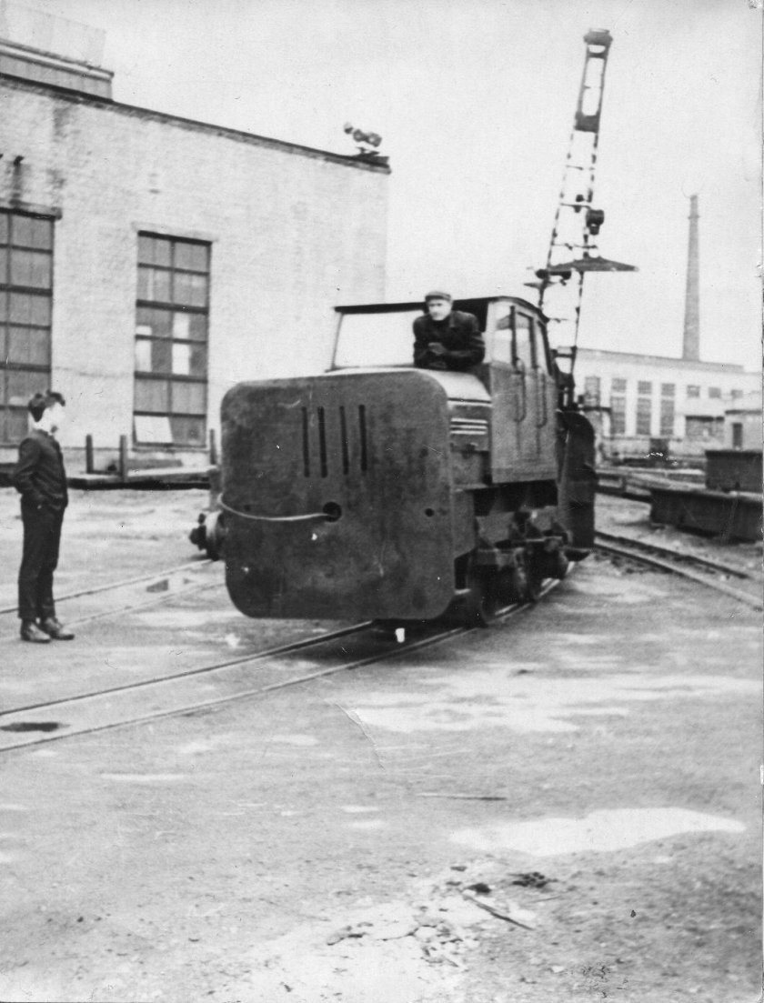 Локомотив поезд