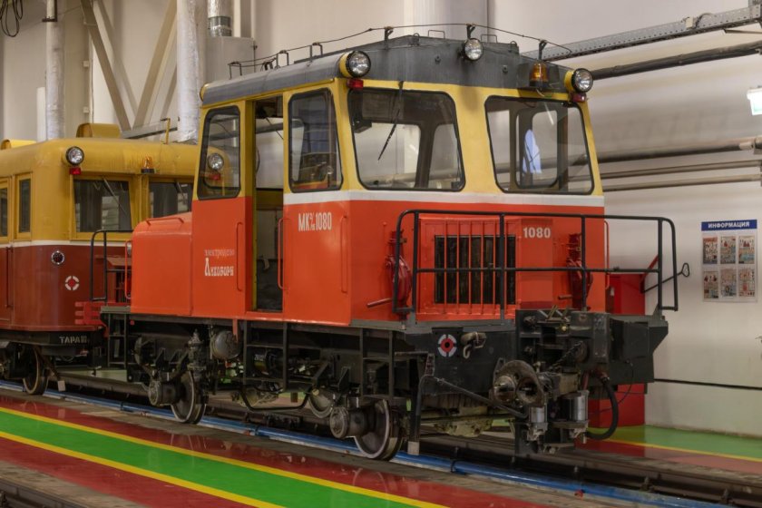 Мотовоз метрополитена