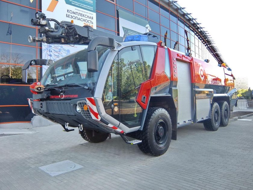 Аэродромный пожарный автомобиль AA 11.8-100 (RBI 39.700) «пантера»